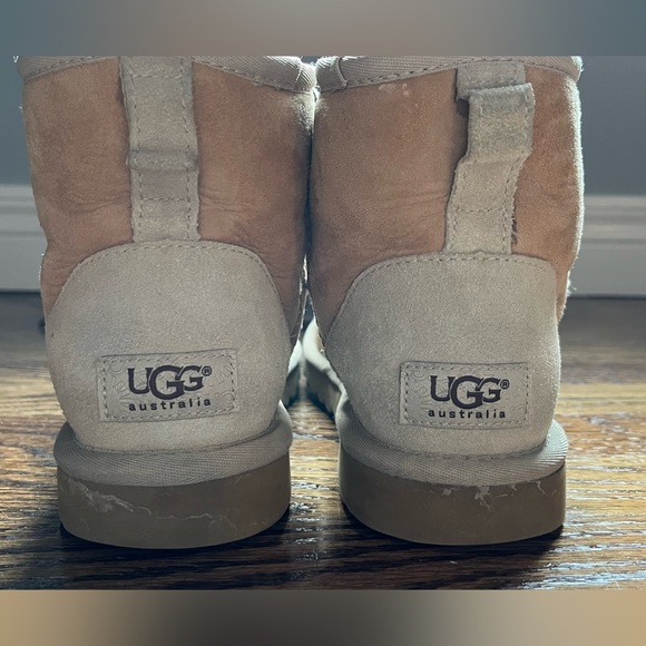 UGG Australia Boots - Picture 7 of 8